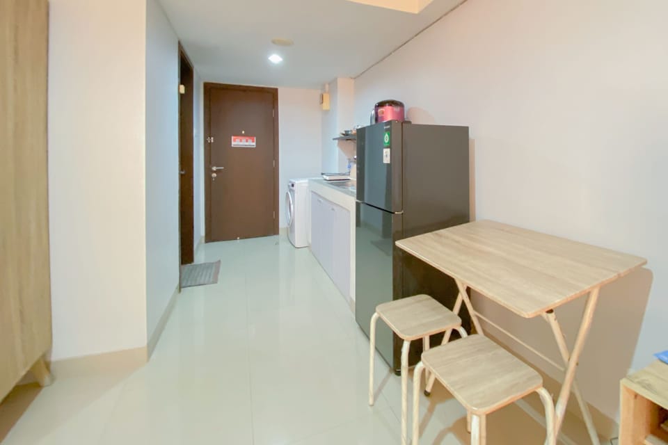 Studio | Private kitchen | Full-size fridge, stovetop, electric kettle