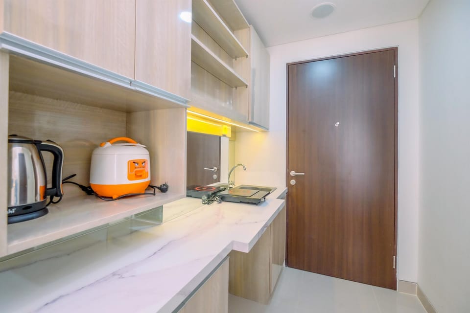 Studio | Private kitchen | Full-size fridge, stovetop
