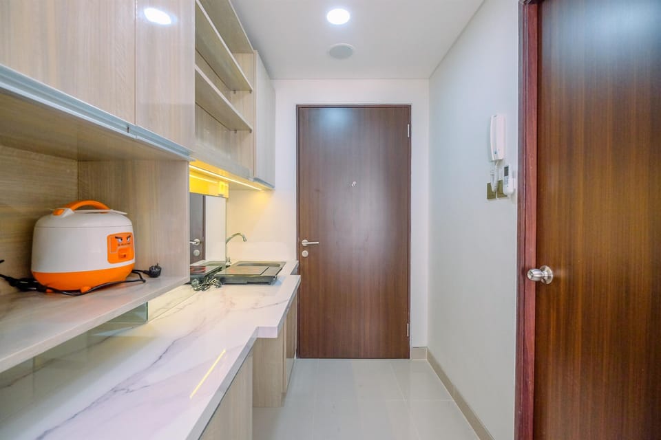 Studio | Private kitchen | Full-size fridge, stovetop
