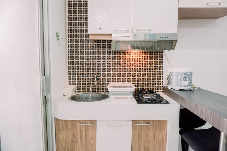 Apartment | Private kitchen | Full-size fridge, stovetop, electric kettle