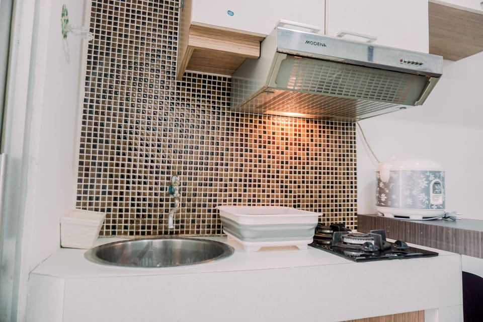 Apartment | Private kitchen | Full-size fridge, stovetop, electric kettle