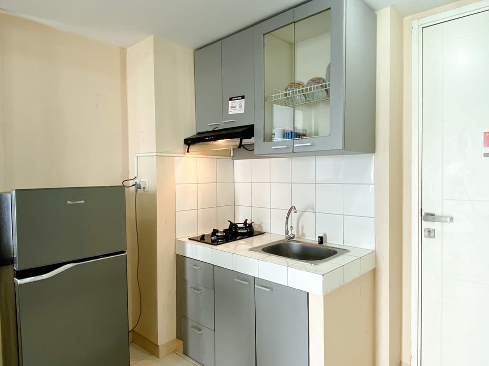 Apartment | Private kitchen | Full-size fridge, stovetop
