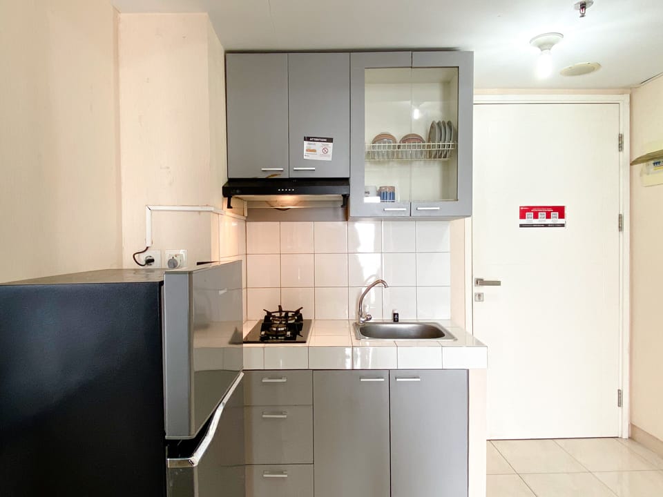 Apartment | Private kitchen | Full-size fridge, stovetop