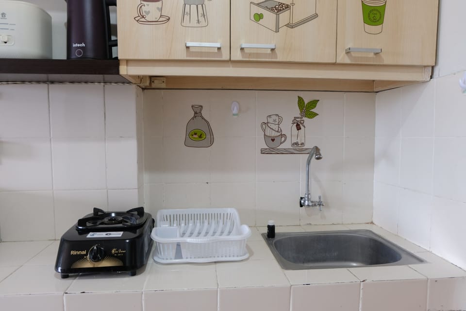 Studio | Private kitchen | Full-size fridge, stovetop