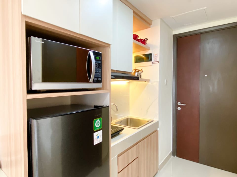 Studio | Private kitchen | Full-size fridge, stovetop