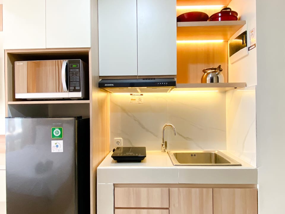 Studio | Private kitchen | Full-size fridge, stovetop