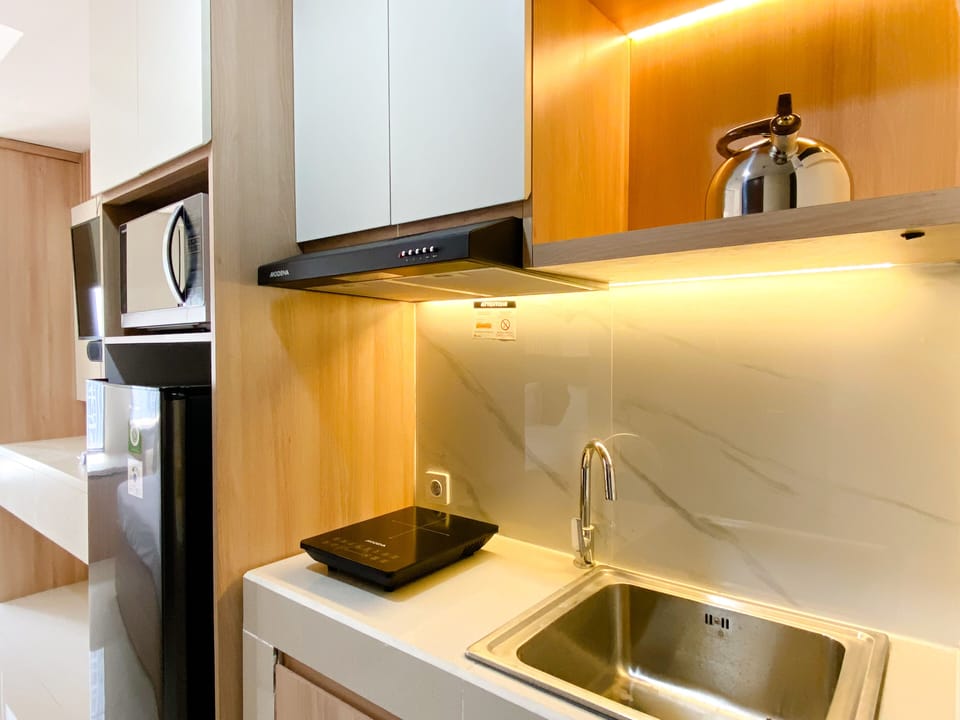 Studio | Private kitchen | Full-size fridge, stovetop