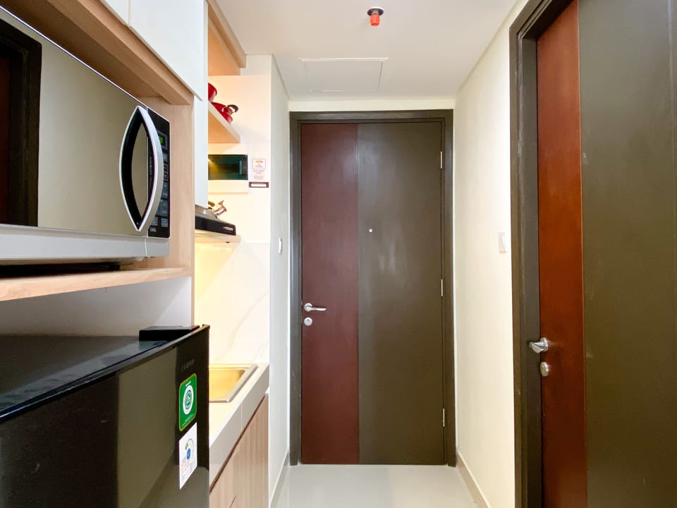 Studio | Private kitchen | Full-size fridge, stovetop