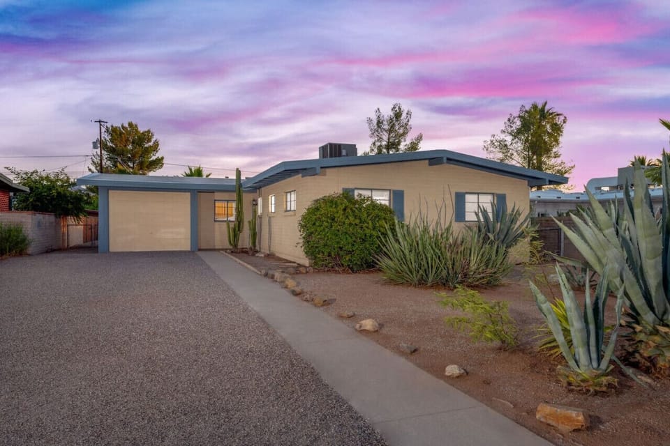 Beautiful 3-bed, 2-bath home with 1-car garage available for your use