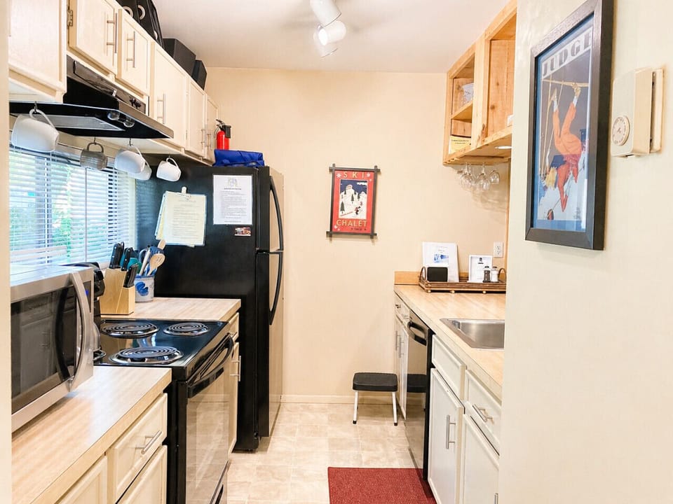 Fully equipped kitchen to cook up your favorite meals & snacks!