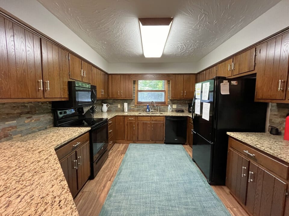 Fully equipped kitchen is perfect for entertaining