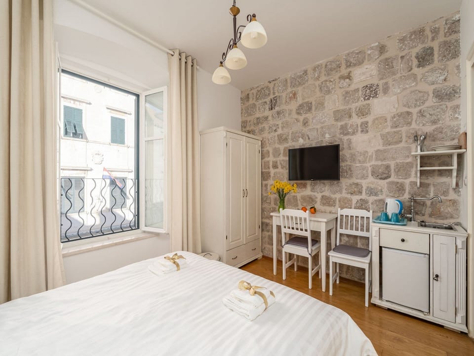 Twin Room (Deluxe Double or Twin Room with City ) | Premium bedding, desk, iron/ironing board, free WiFi