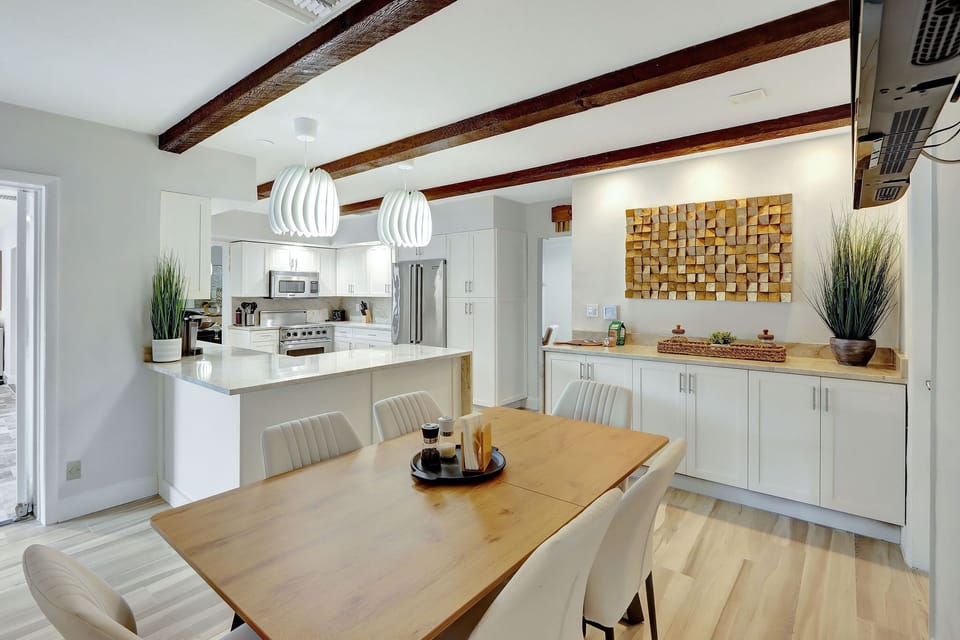 Second Dining Area | Extends an HDTV