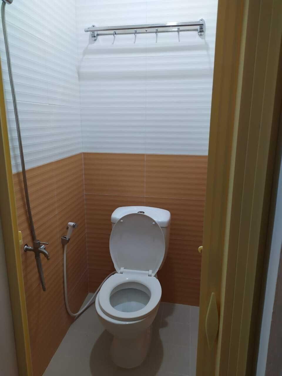 Shower, slippers, bidet, towels