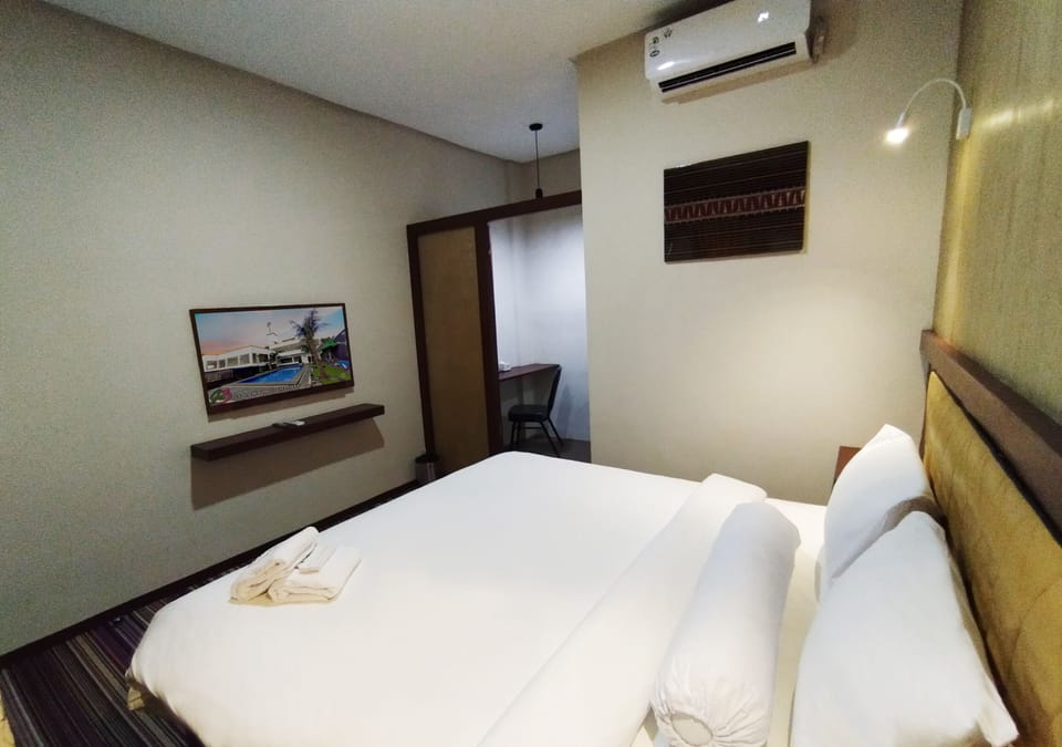 Superior Room, 1 Double Bed | Hypo-allergenic bedding available, down comforters, memory foam beds