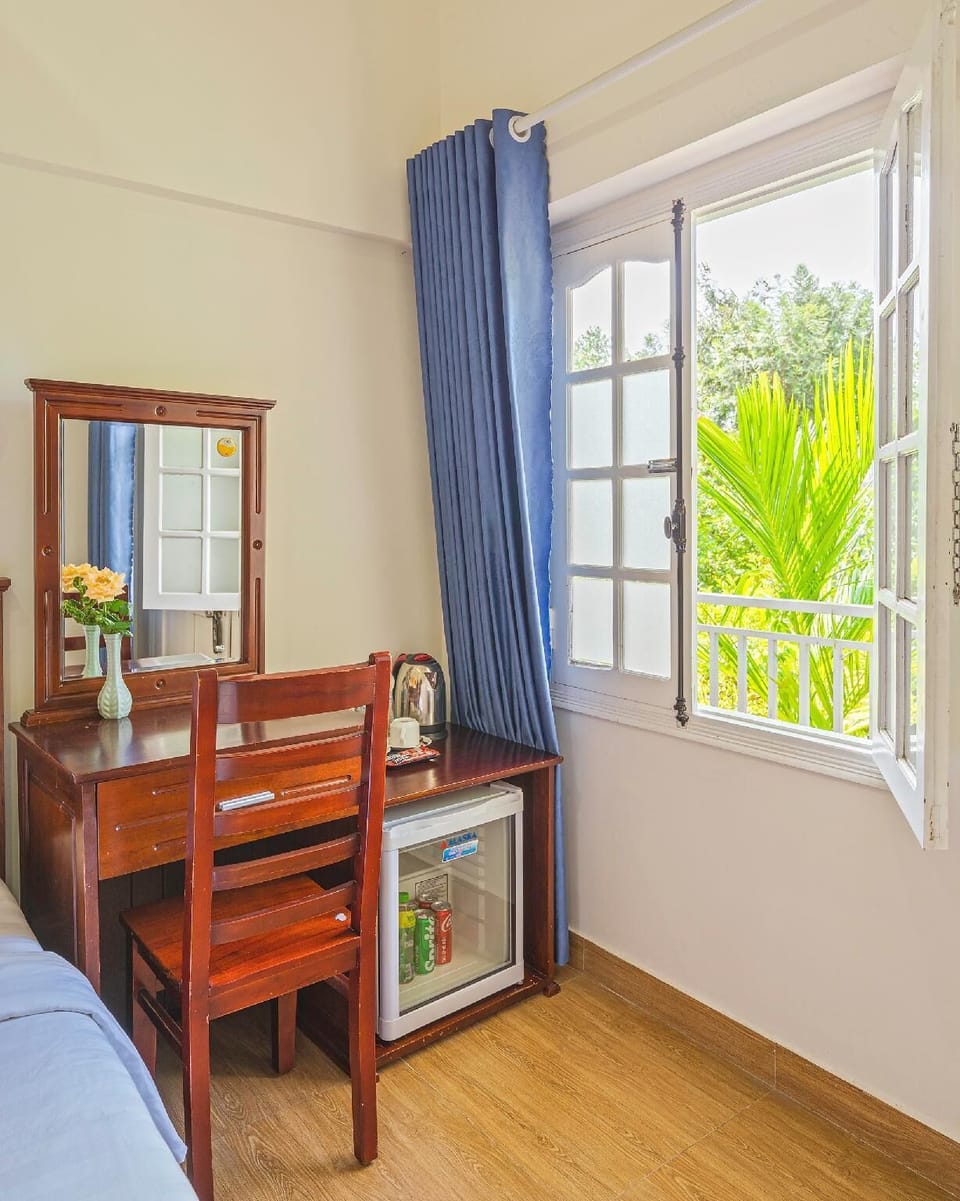 Standard Double Room Single Use | Minibar, desk, blackout drapes, soundproofing