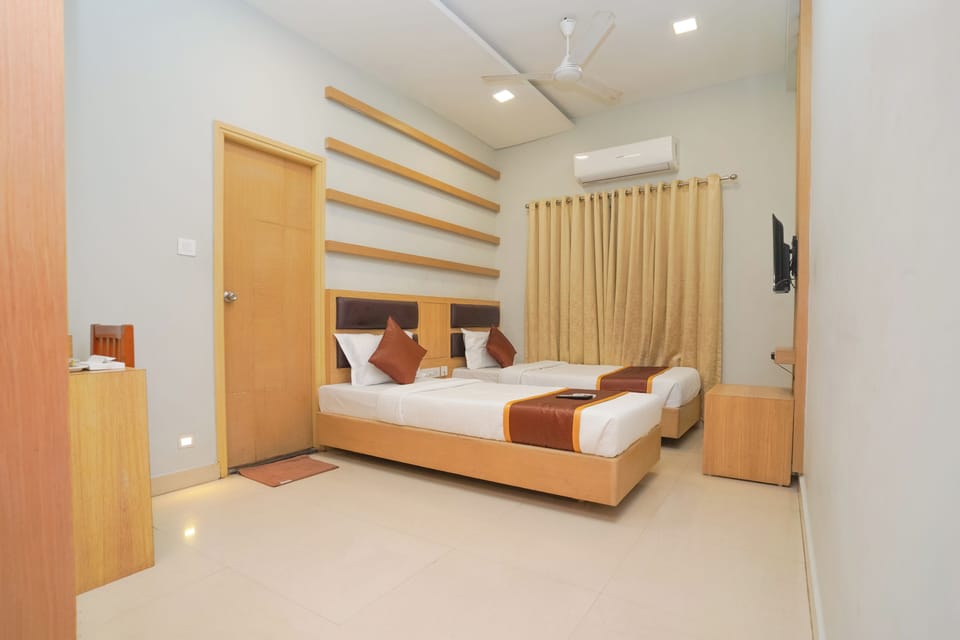 Deluxe Twin Room | Premium bedding, down comforters, memory foam beds, desk