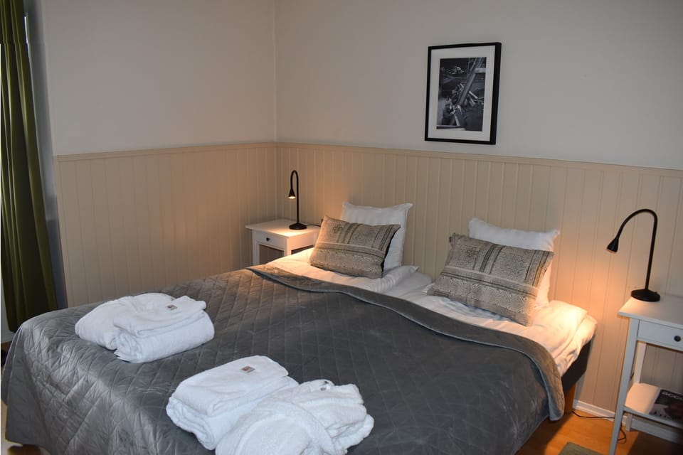 Superior Twin Room | Hypo-allergenic bedding available, desk, blackout drapes, cribs (free)