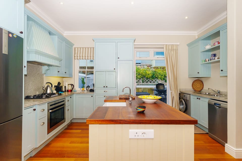 Open-plan kitchen with all kitchen requirements