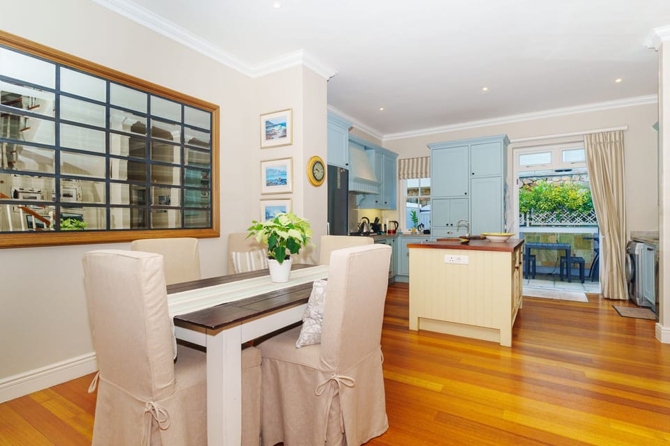 Downstairs leads to open plan lounge, dining room with 6 seater and kitchen