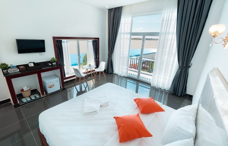 Classic Double Room, 1 King Bed, River View | Desk, laptop workspace, free WiFi, bed sheets
