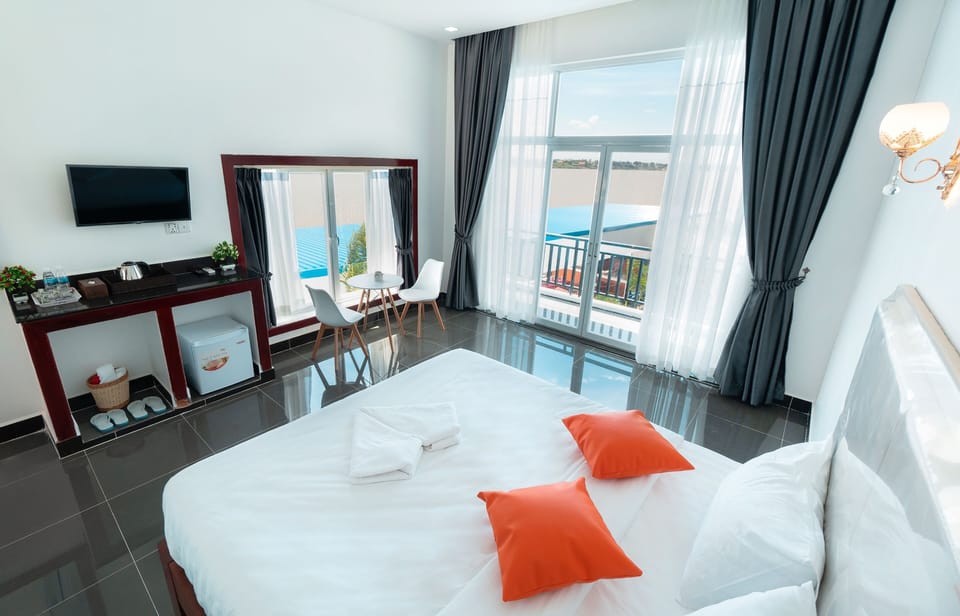 Desk, laptop workspace, free WiFi, bed sheets