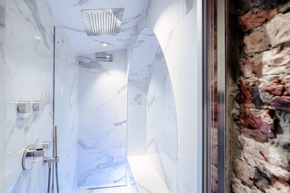 Vitrum - Como Luxury Suites Bed and Breakfast in Como