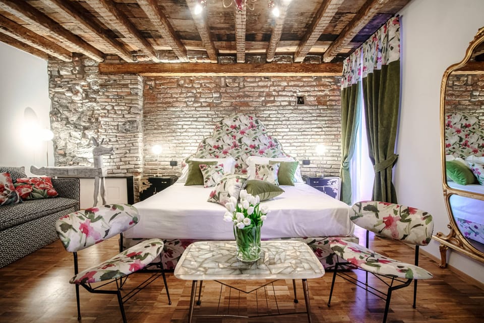 Deluxe Suite | Premium bedding, minibar, in-room safe, individually decorated