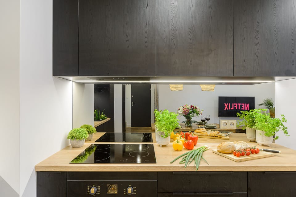 Business Condo | Private kitchen | Fridge, microwave, oven, stovetop