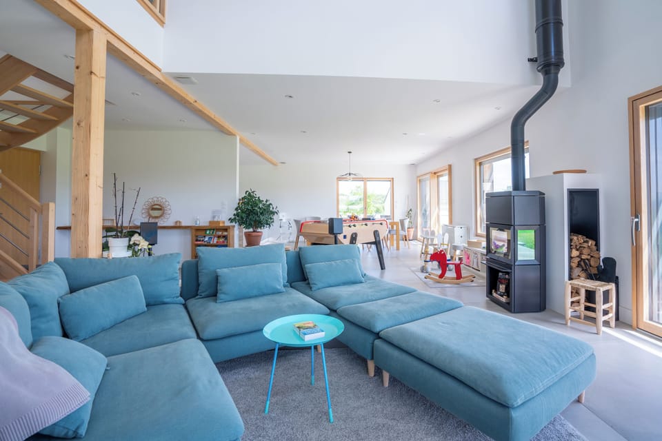 Grand salon confortable pour les soirées entre amis ou en famille