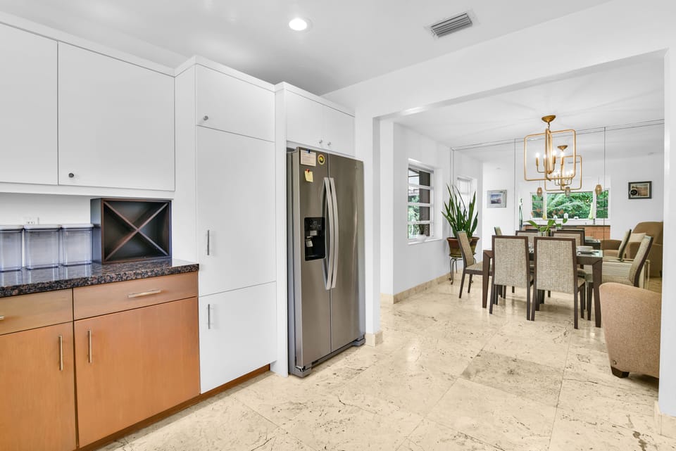 Enjoy some bonus appliances in the kitchen like an automatic bread maker and vintage popcorn machine