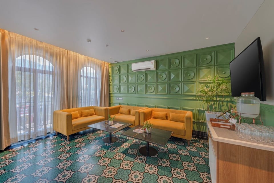 Suite | 1 bedroom, in-room safe, iron/ironing board, WiFi (free)