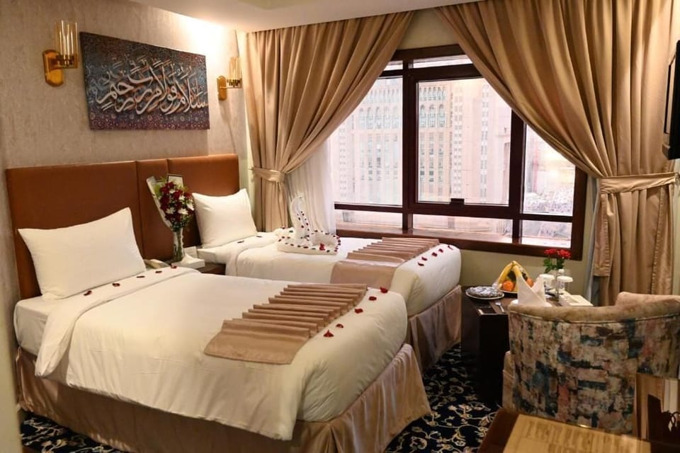 Twin Room | In-room safe, desk, free WiFi, bed sheets