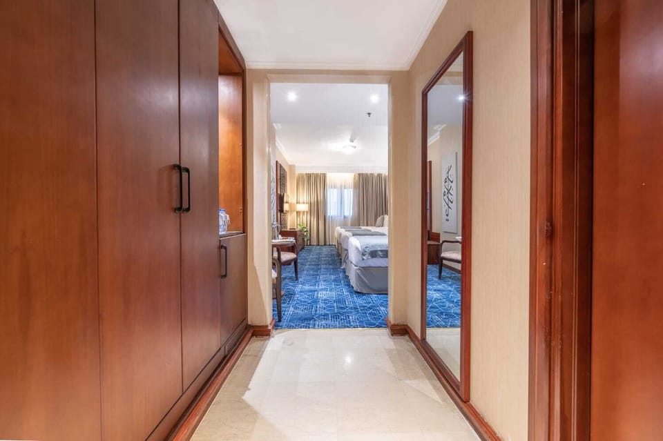 Quadruple Room | In-room safe, desk