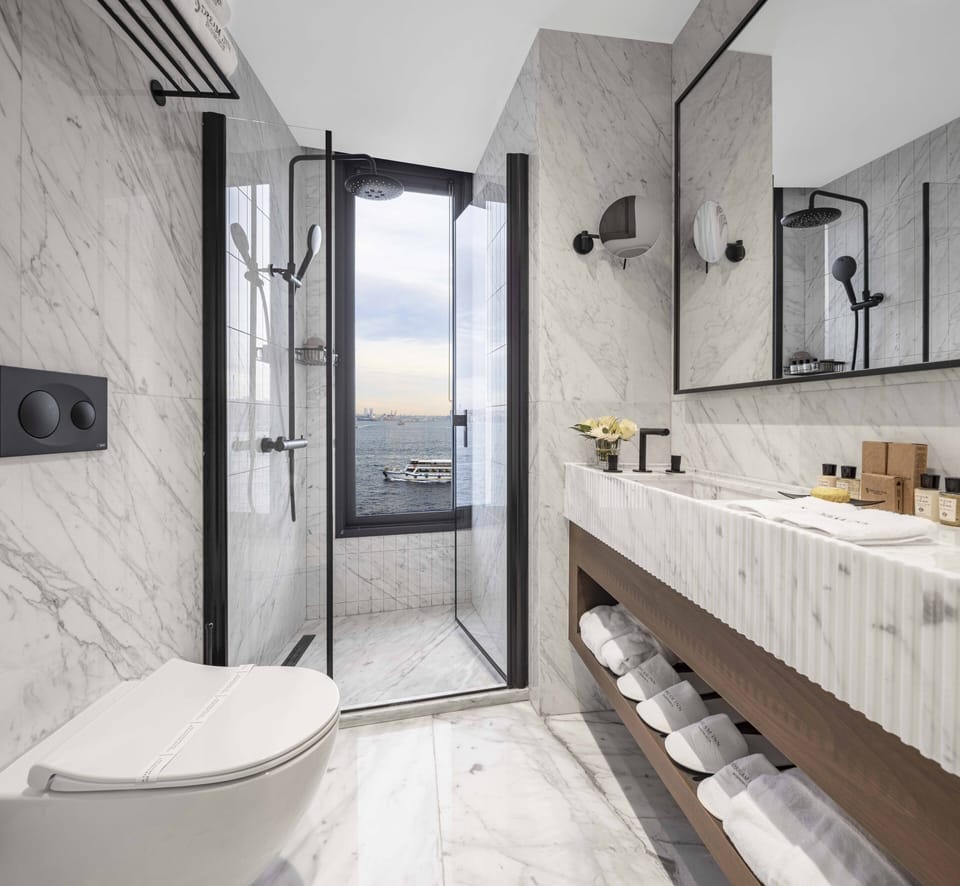 Suite, Sea View, Corner | Bathroom | Shower, rainfall showerhead, free toiletries, hair dryer