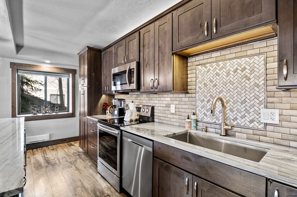 Fully-Stocked, Gourmet Kitchen