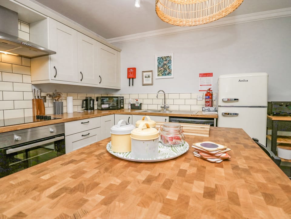 Fridge, dishwasher, electric kettle, toaster