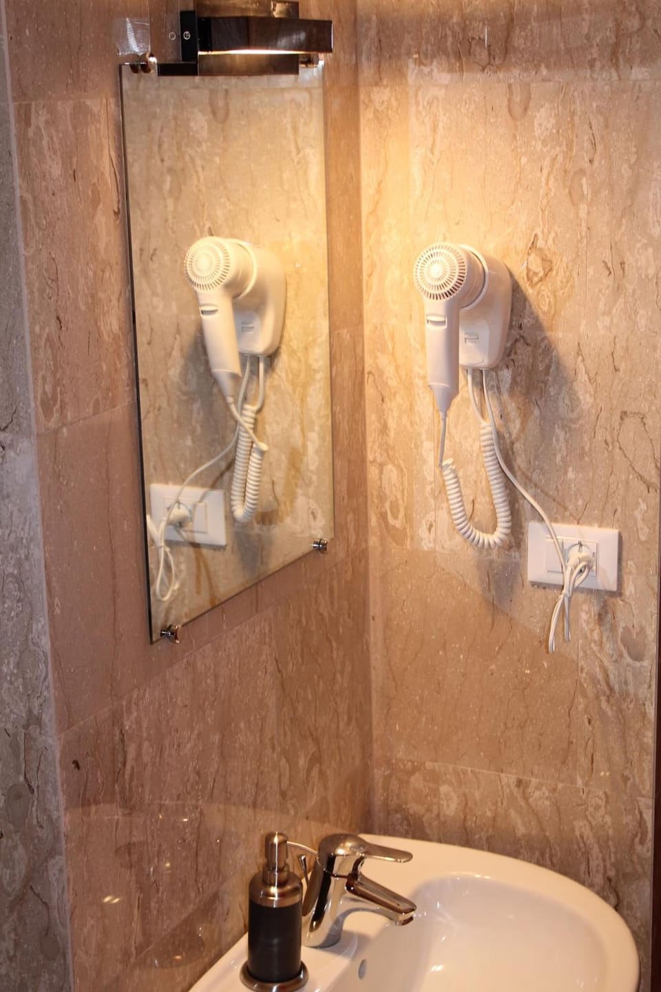 Shower, free toiletries, hair dryer, bidet