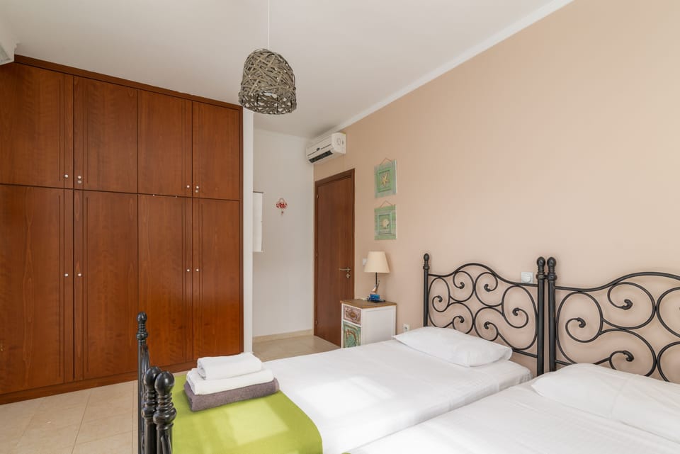 Villa, 2 Bedrooms, Mountain View | 2 bedrooms, in-room safe, blackout drapes, soundproofing