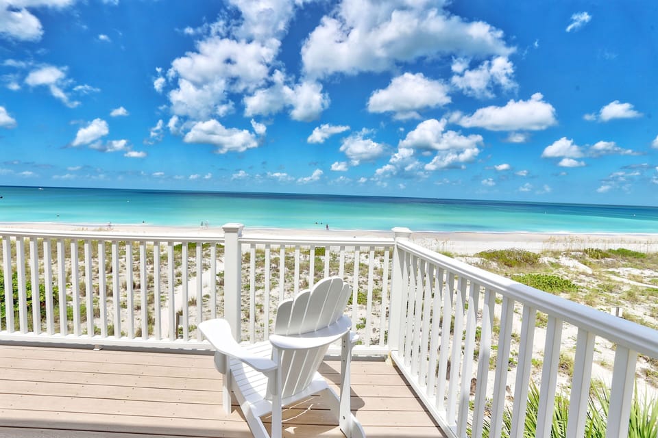 Amazing and Direct Gulf Views from Top Balcony