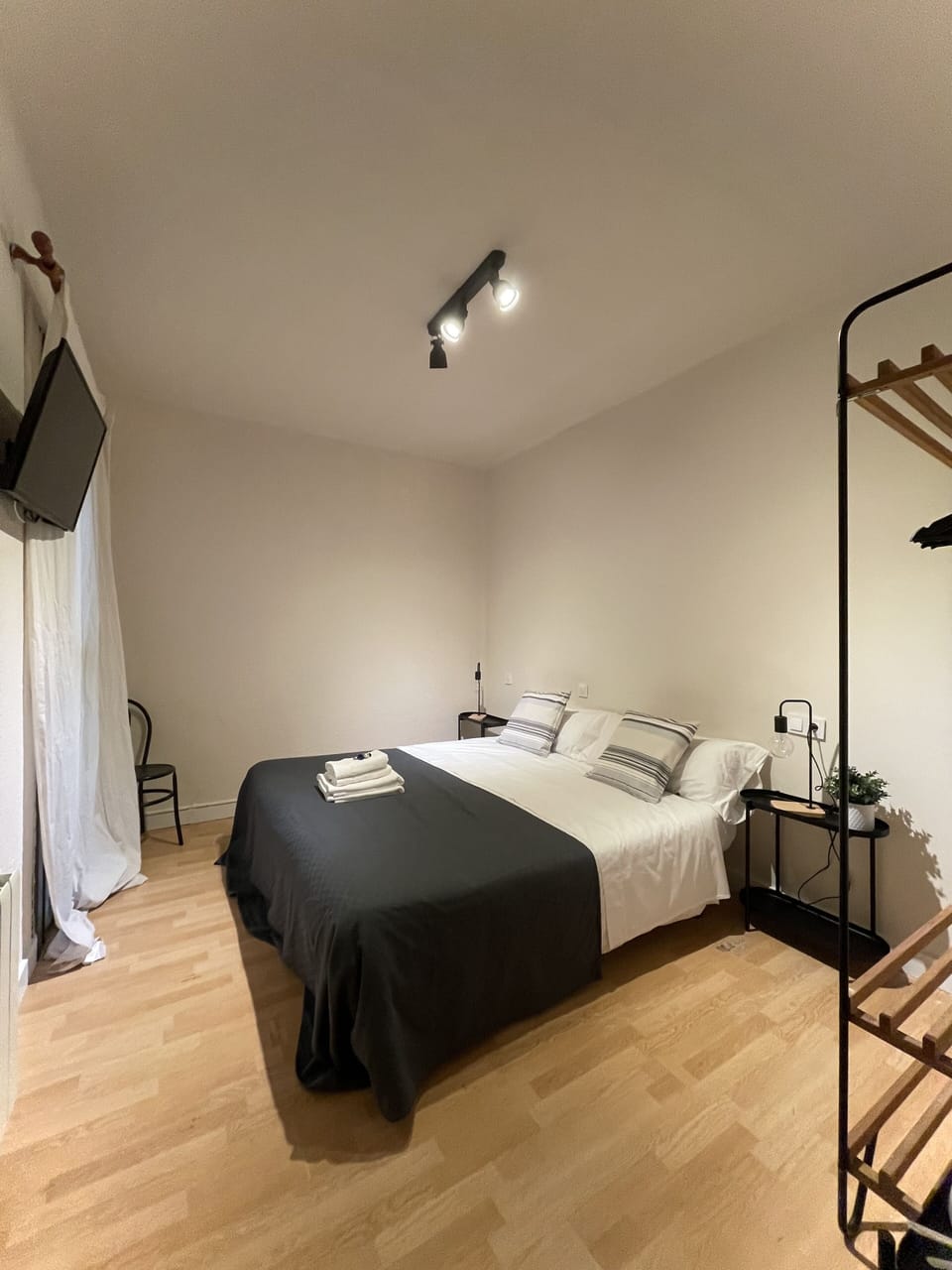 Standard Room, Shared Bathroom | Free WiFi, bed sheets