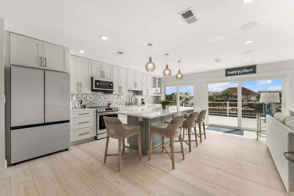 Kitchen island/breakfast bar