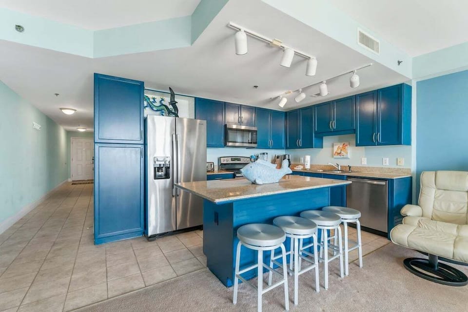 Kitchen island/breakfast bar