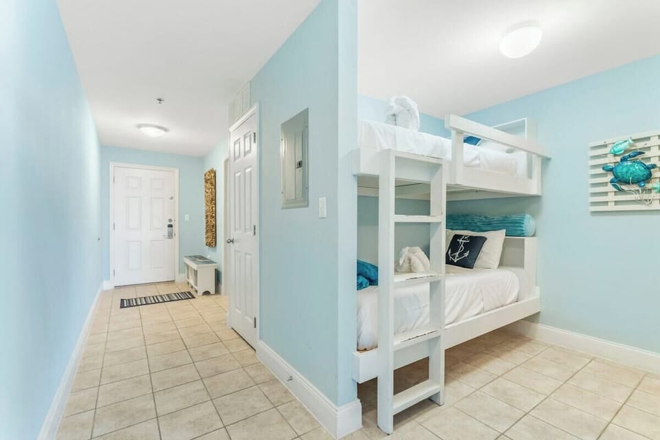 Twin bunkbeds
