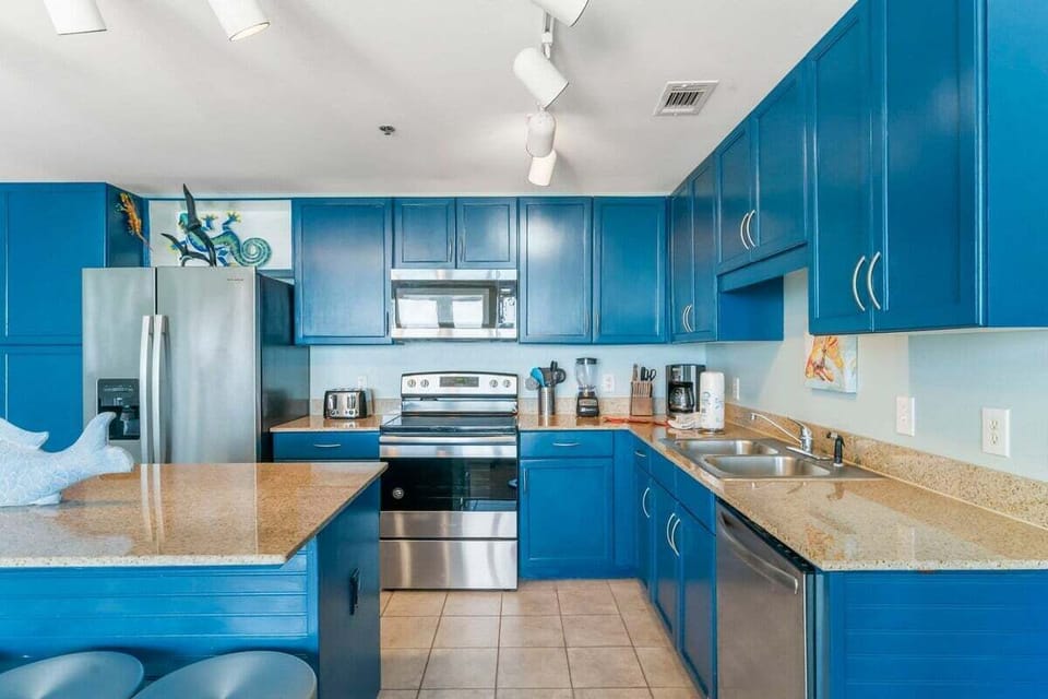 Fully applianced kitchen