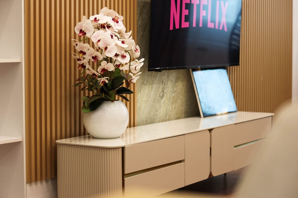 Economy Apartment | Living area | 55-inch Smart TV with digital channels, fireplace