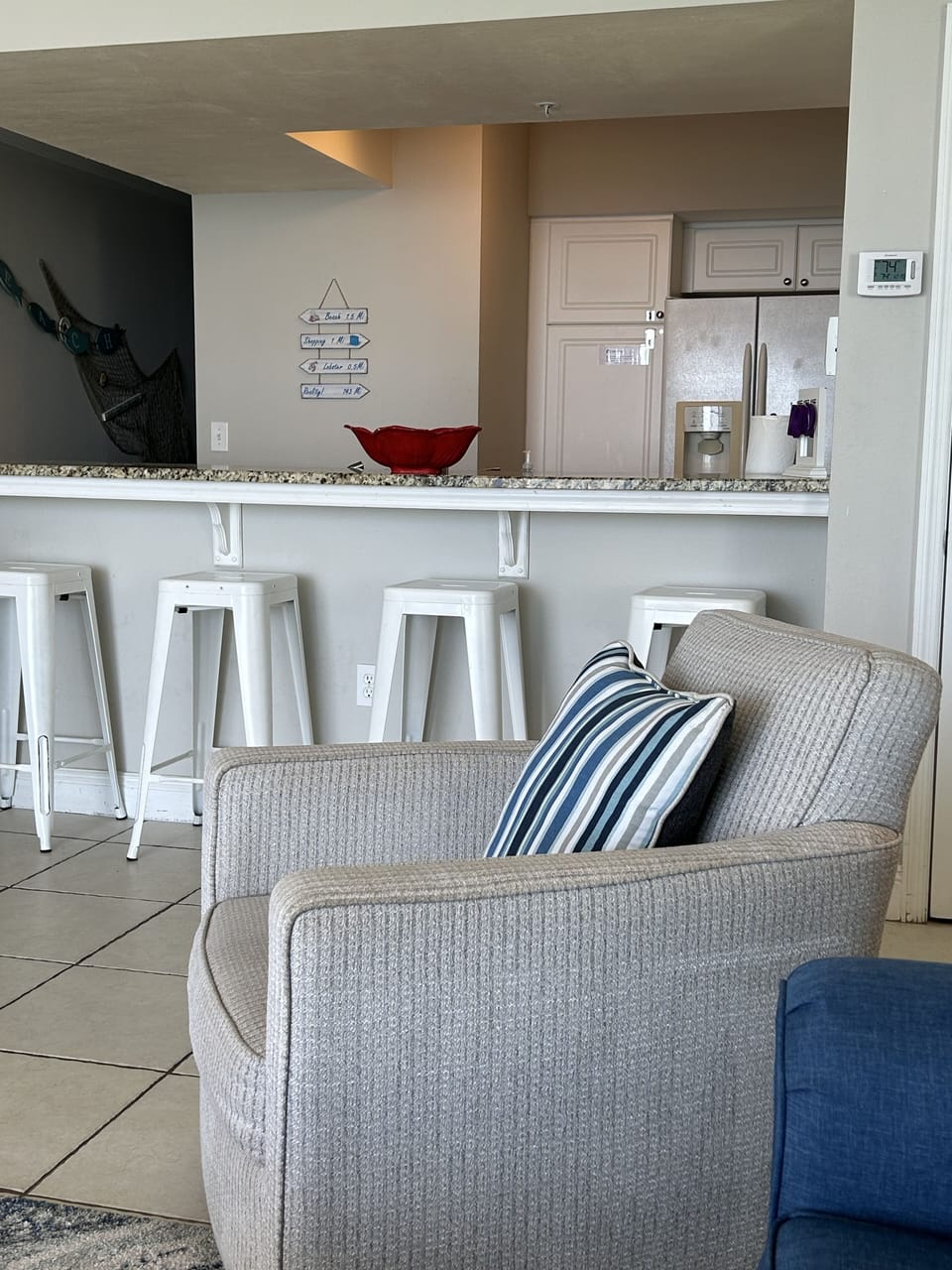 Additional seating at the bar. 