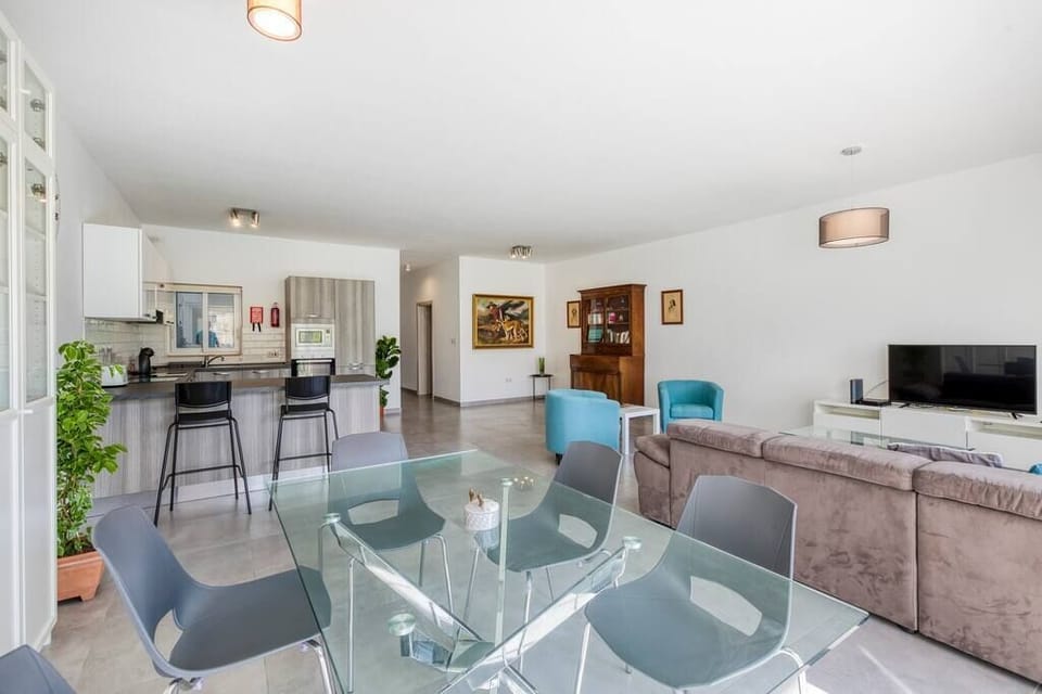 Dining area (1)