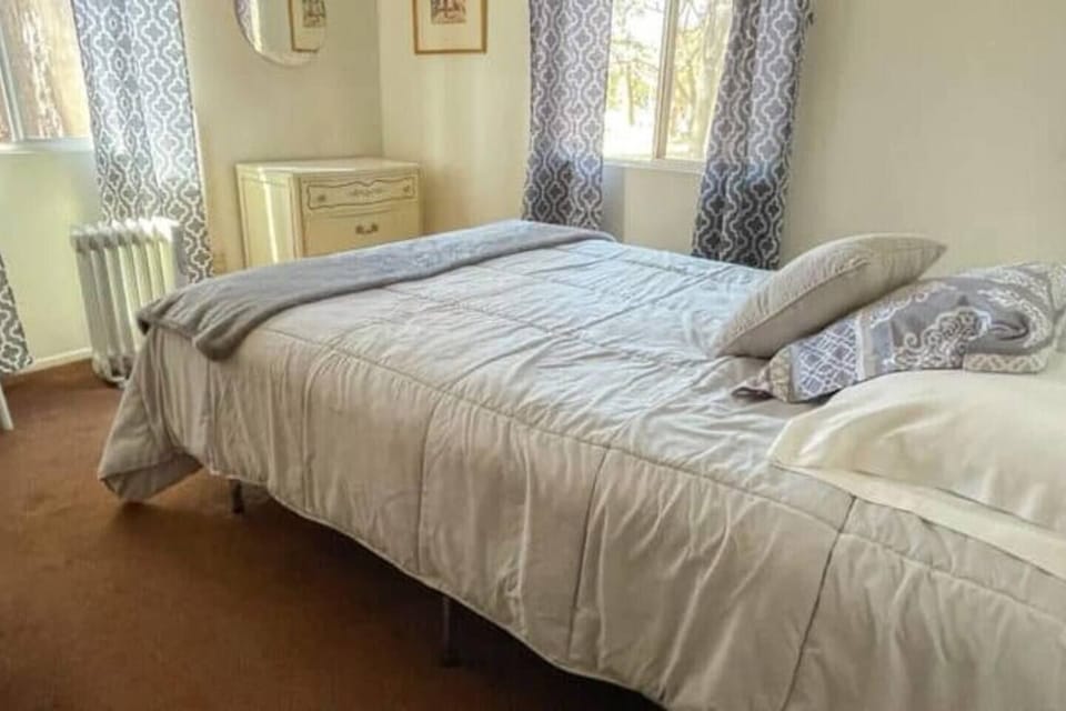 Main Bedroom with Queen Bed