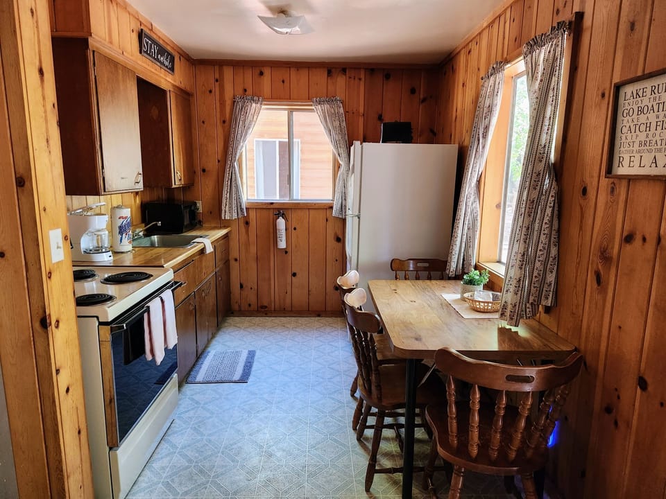 Kitchen/Dining Area